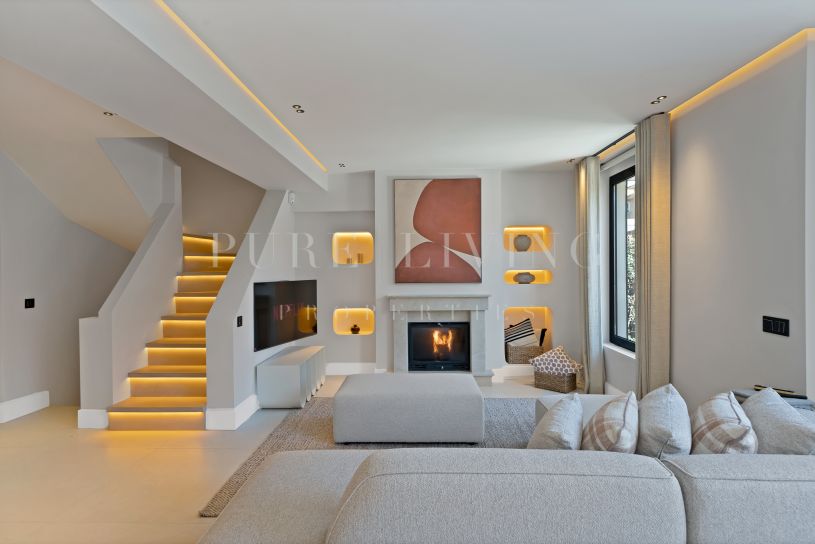 Stylish beachside townhouse in prime location!