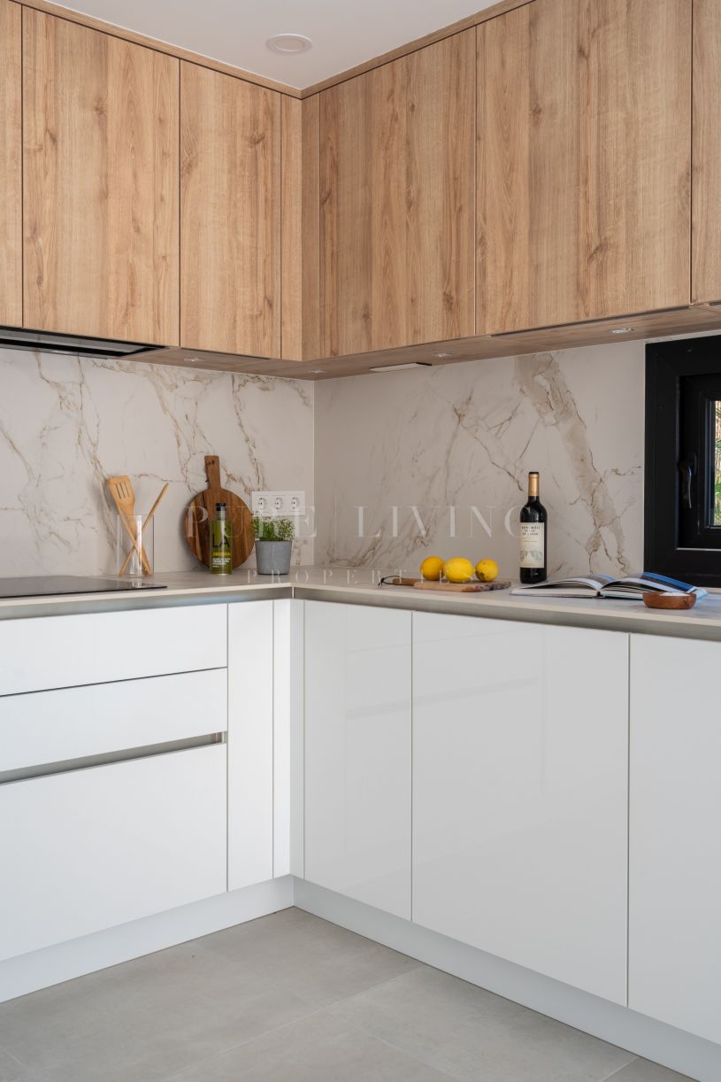 Modern villa with walking distance to amenities.