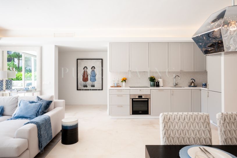 Stylish ground floor apartment in Alhambra del Mar