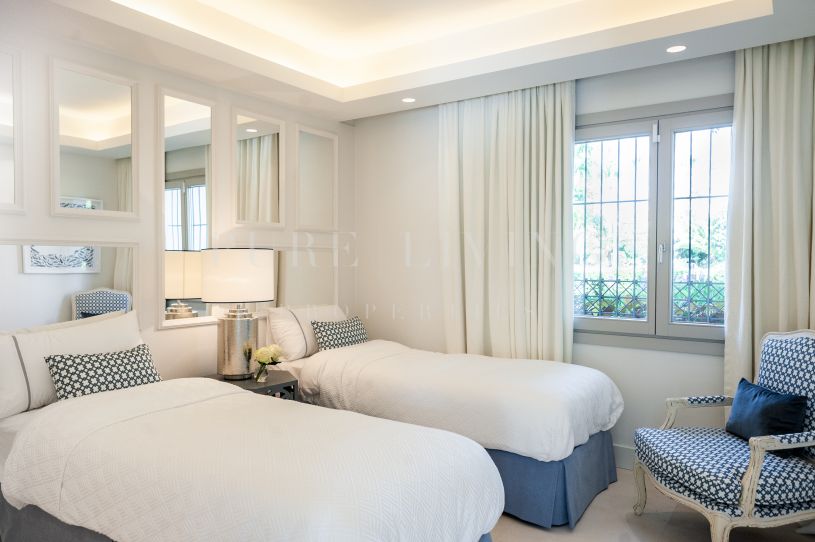 Stylish ground floor apartment in Alhambra del Mar