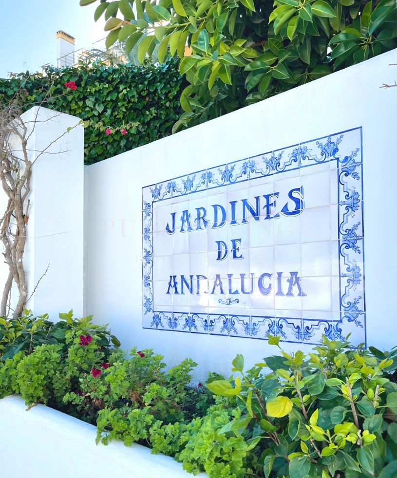 Modern appartement op de begane grond met privé­tuintje in Nueva Andalucía