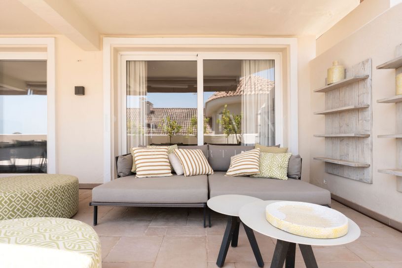 Indrukwekkend duplex appartement te koop in Aloha Hill Club