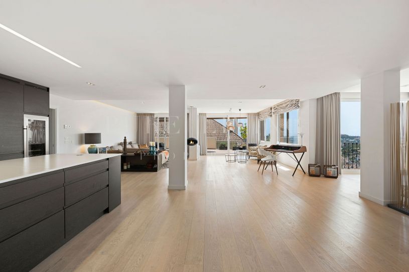 Indrukwekkend duplex appartement te koop in Aloha Hill Club