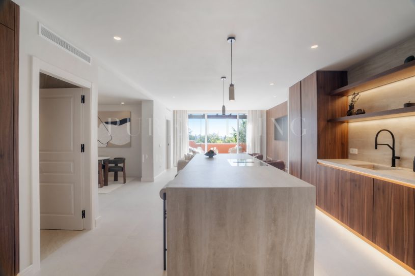 Alminar: A Refined Mediterranean Duplex in the Heart of Nueva Andalucía