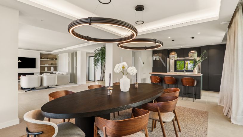 Moderna Villa de 5 Dormitorios con Amplias Terrazas en una Ubicación Privilegiada de Nueva Andalucía