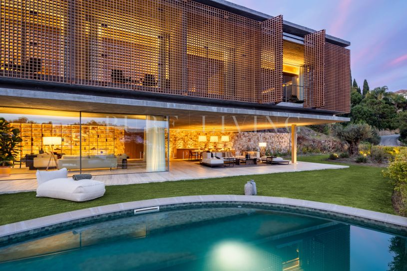 Ontworpen meesterwerk villa in La Madroñal met uitzicht op zee