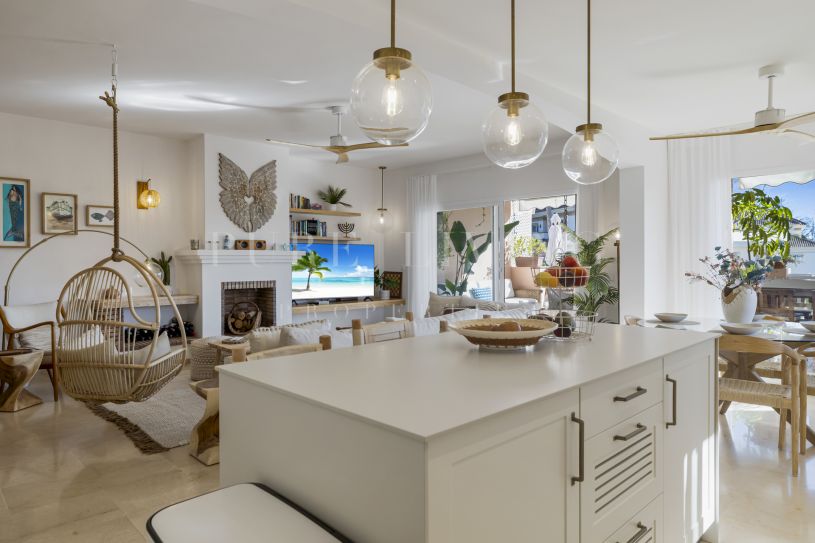 Gerenoveerd appartement met 4 slaapkamers te koop in Park Beach, Estepona