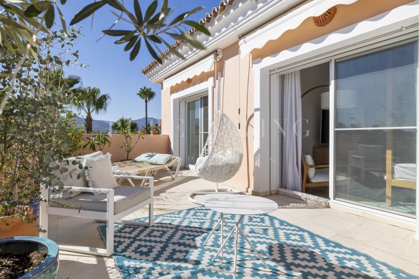 Gerenoveerd appartement met 4 slaapkamers te koop in Park Beach, Estepona