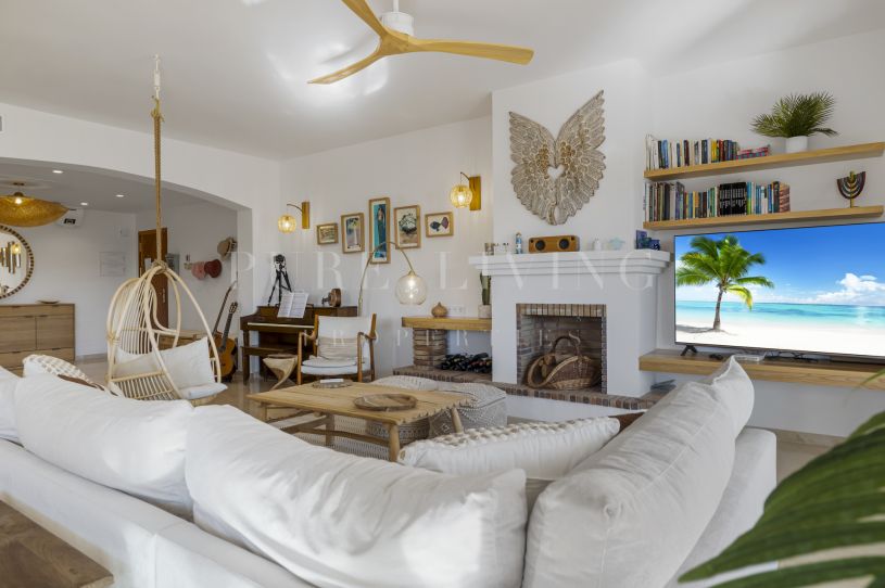 Gerenoveerd appartement met 4 slaapkamers te koop in Park Beach, Estepona