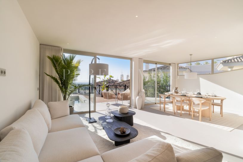 Driekamer Appartement op de Begane Grond met Privézwembad en Panoramisch Uitzicht in Nueva Andalucía