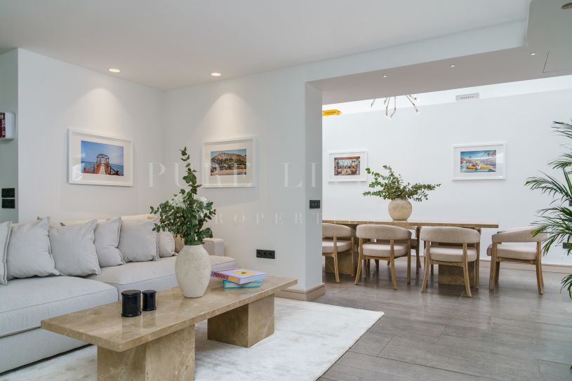 Stylish modern family villa in Nueva Andalucía close to amenities