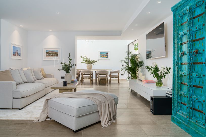 Stylish modern family villa in Nueva Andalucía close to amenities