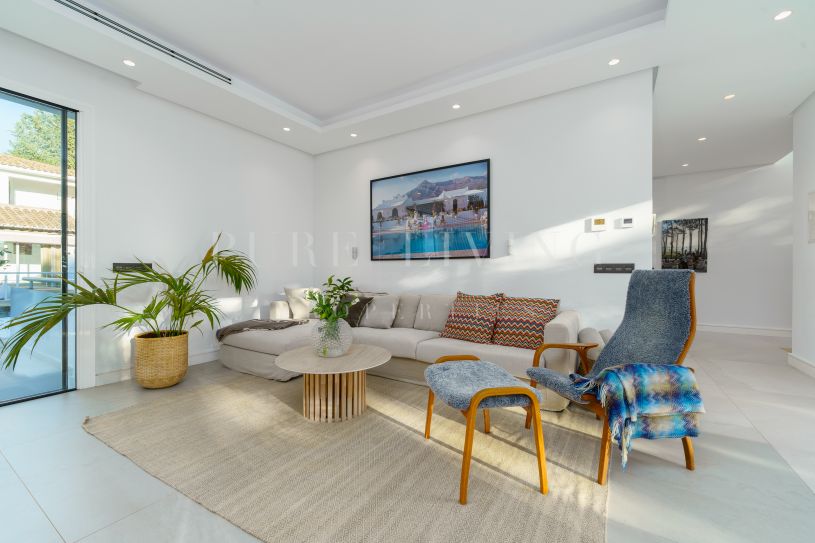 Stylish modern family villa in Nueva Andalucía close to amenities