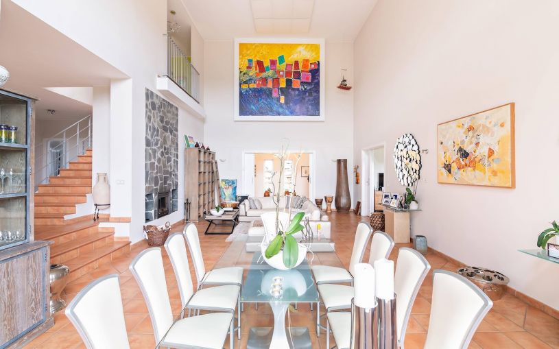 Villa en venta en Sotogrande alto rodeando campo de golf