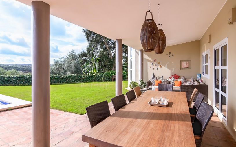 Villa en venta en Sotogrande alto rodeando campo de golf