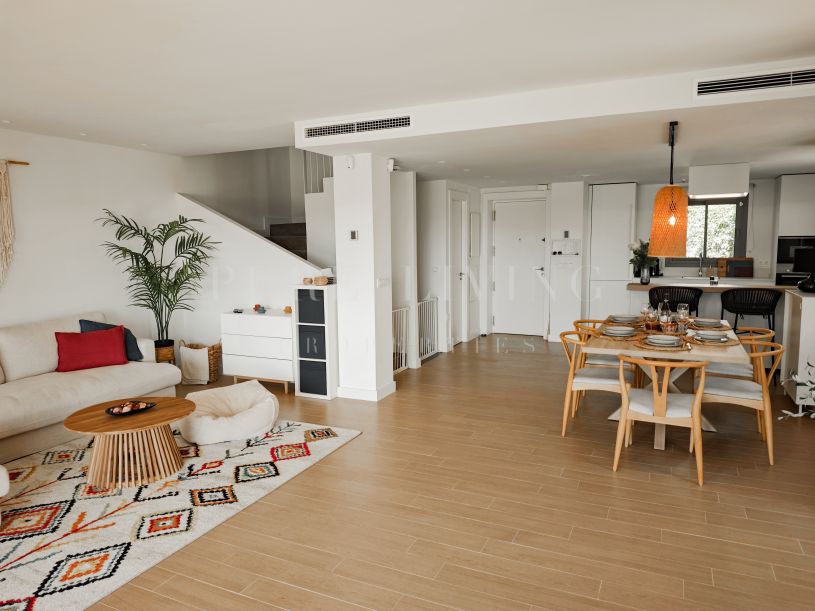 Elegant 4-Bedroom Semi-Detached Villa with Breathtaking Views in the Heart of Nature – Located in Buena Vista