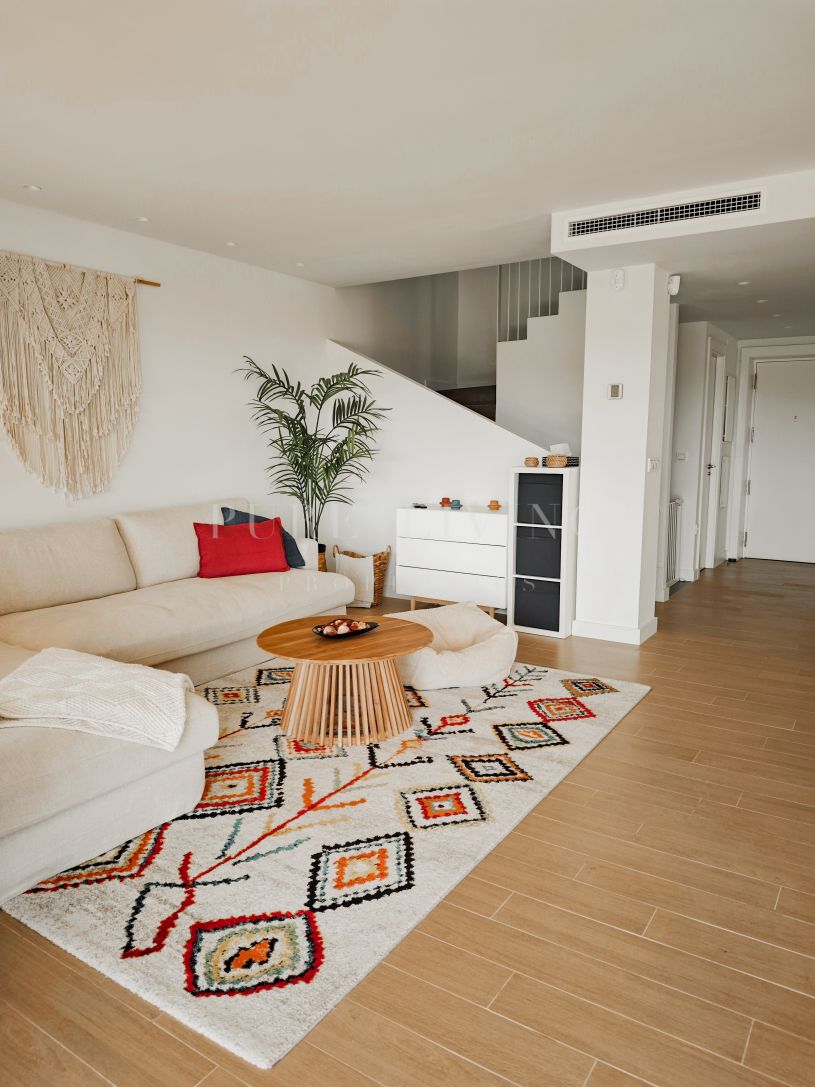 Elegant 4-Bedroom Semi-Detached Villa with Breathtaking Views in the Heart of Nature – Located in Buena Vista