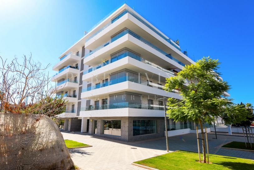 Apartamento contemporáneo de 3 dormitorios en venta en Jardines de Guadaiza