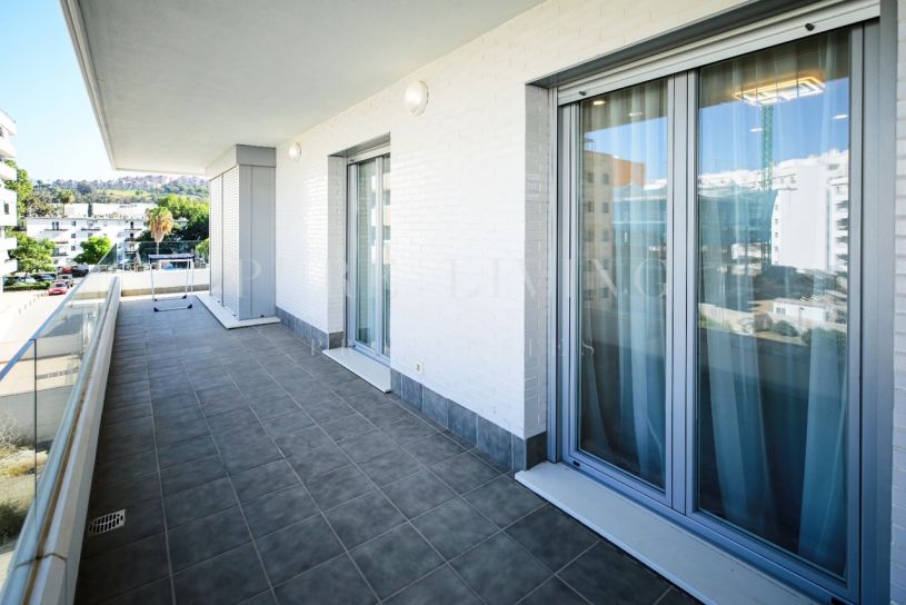 Apartamento contemporáneo de 3 dormitorios en venta en Jardines de Guadaiza