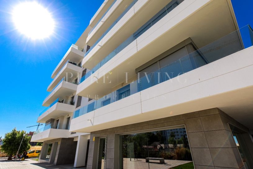 Apartamento contemporáneo de 3 dormitorios en venta en Jardines de Guadaiza