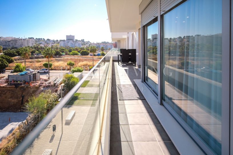 Apartamento contemporáneo de 3 dormitorios en venta en Jardines de Guadaiza