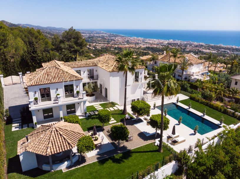 Exquisita Villa de Lujo en Sierra Blanca con Vistas Panorámicas al Mar y a la Montaña