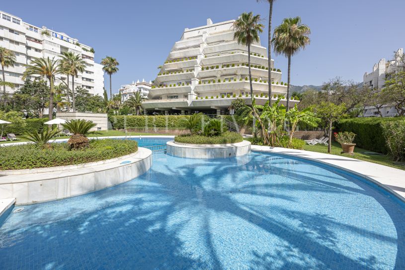 Elegant 4-Bedroom Apartment with Mountain, Urban & Sea Views in Cipreses del Mar