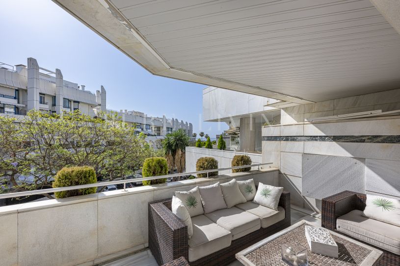 Elegant 4-Bedroom Apartment with Mountain, Urban & Sea Views in Cipreses del Mar