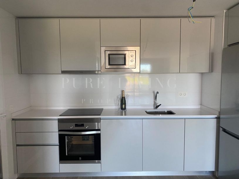 Modern 3-slaapkamer appartement met zeezicht, gelegen in Nueva Andalucia, Marbella