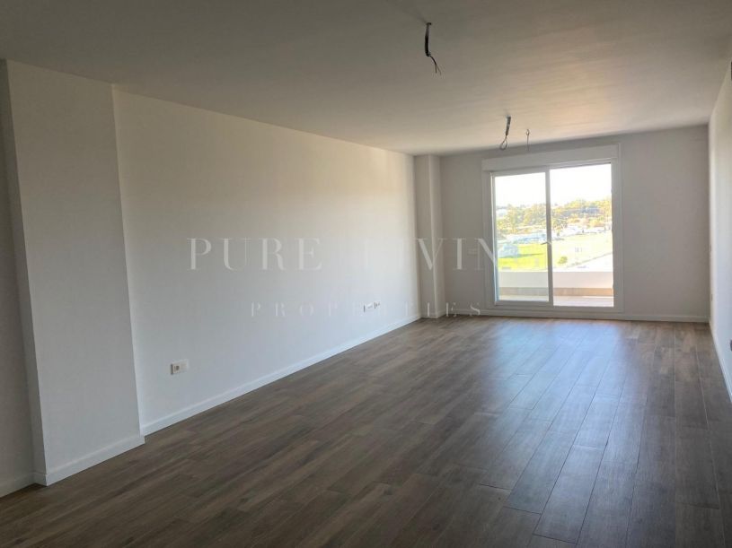 Modern 3-slaapkamer appartement met zeezicht, gelegen in Nueva Andalucia, Marbella