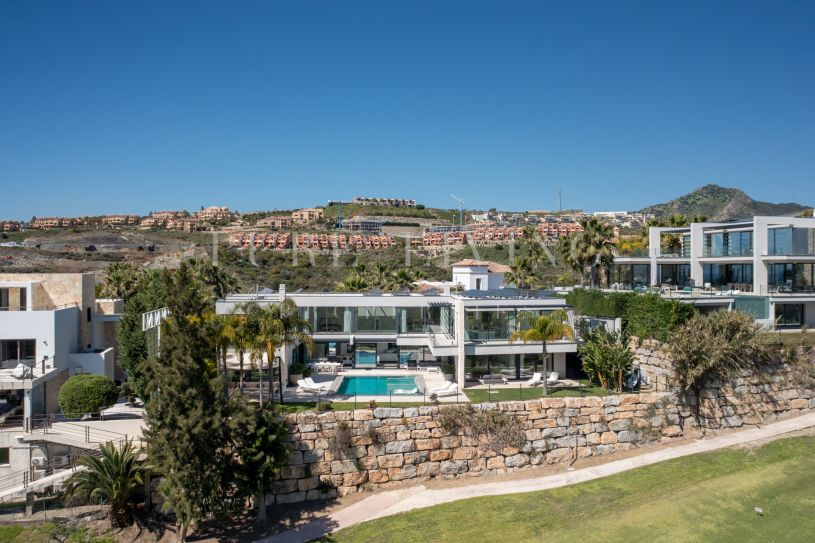 Exclusive Contemporary Residence on the Frontline of Golf