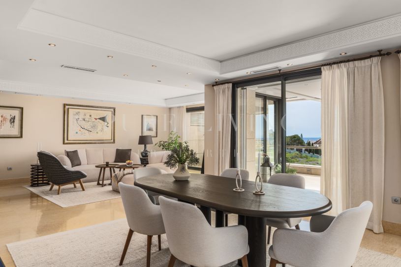 Penthouse duplex avec piscine privée et vue mer à Nueva Andalucía