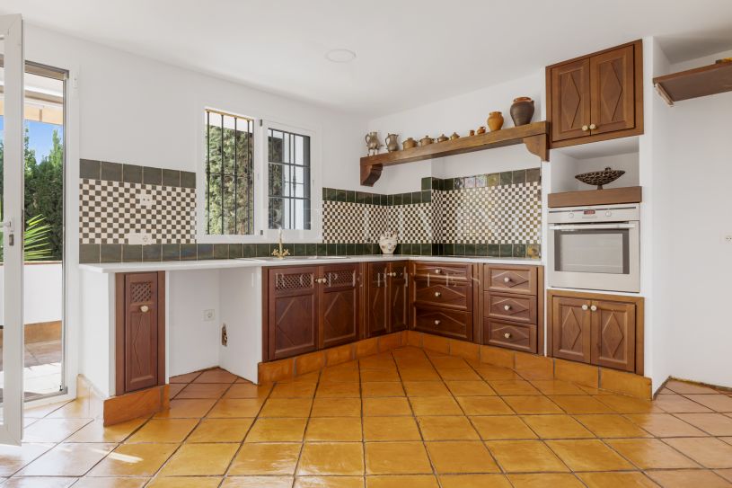 Maison de ville de style andalou avec jardin et piscine privée