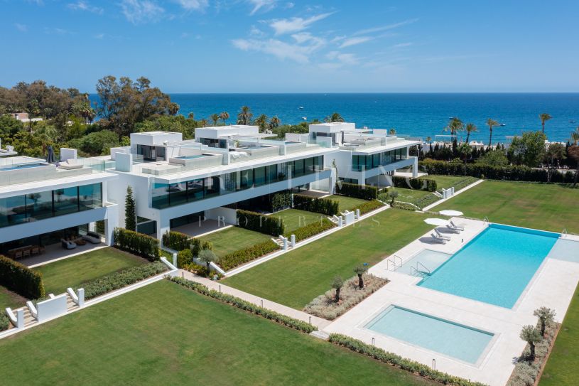 Un exclusivo refugio costero en la prestigiosa Milla de Oro de Marbella