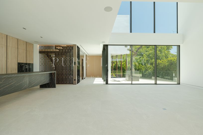 Un exclusivo refugio costero en la prestigiosa Milla de Oro de Marbella