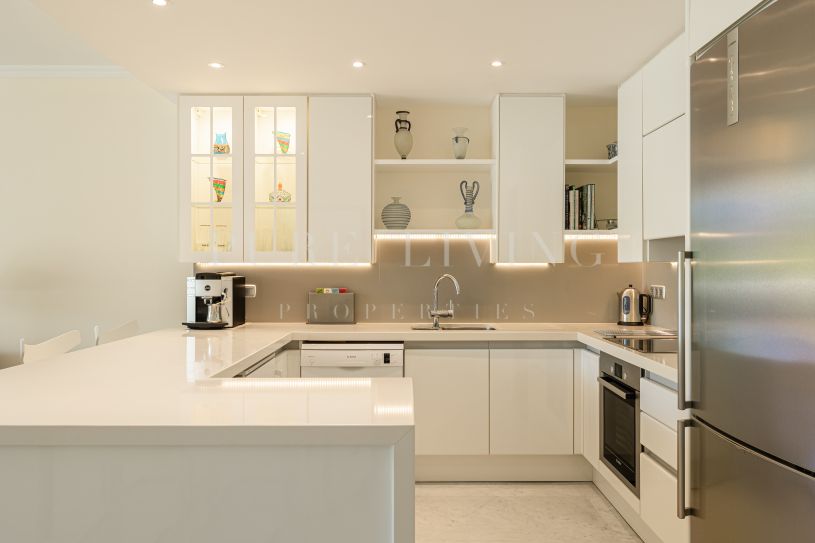 Charming beachside garden apartment in the Japanese Gardens of Marina Puente Romano