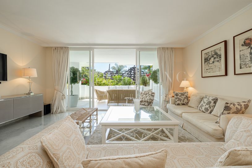 Charming beachside garden apartment in the Japanese Gardens of Marina Puente Romano