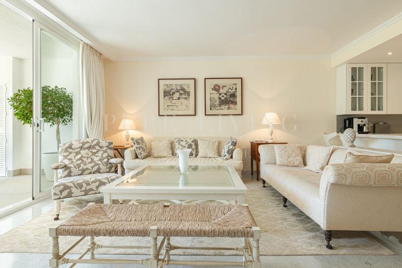 Charming beachside garden apartment in the Japanese Gardens of Marina Puente Romano
