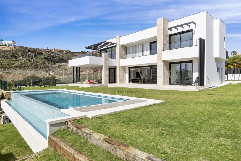 Brand-New Luxury Villa in a Prime Setting