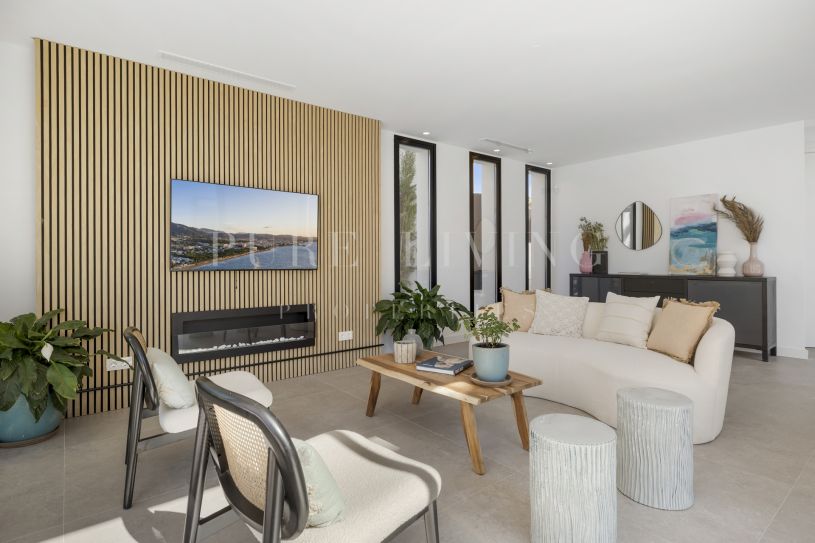 Gloednieuwe villa te koop vlakbij het strand in Marbesa, Elviria