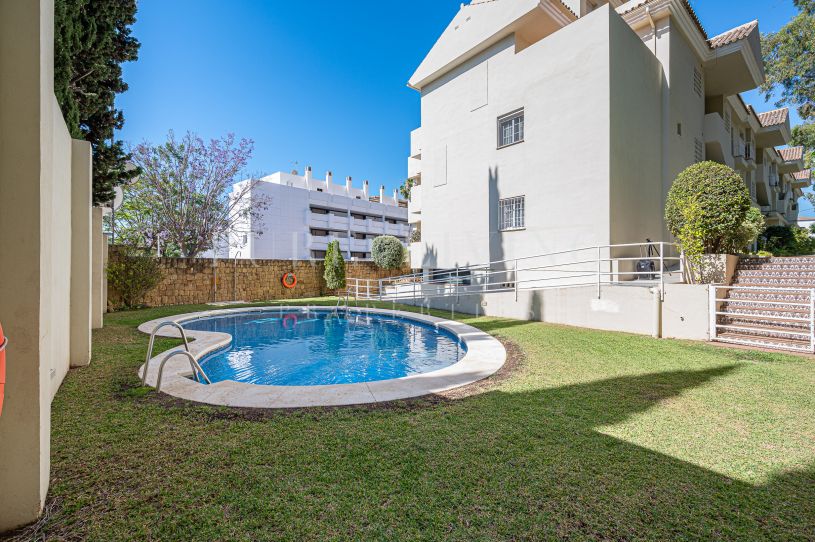 Elegant two bedroom apartment in Gala Placidia, Marbella Golden Mile