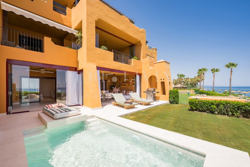 Exquisito apartamento en planta baja totalmente reformado en Los Granados del Mar, Estepona