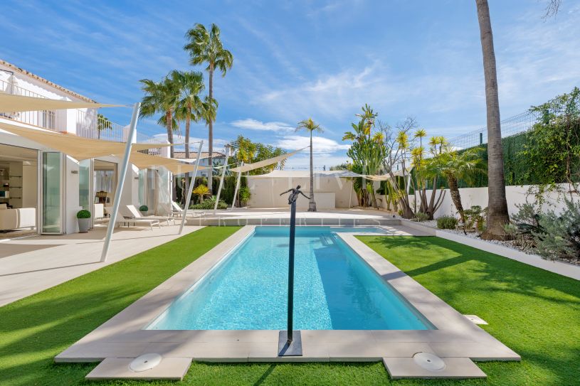 Georgeous frontline golf family villa in Guadalmina Alta