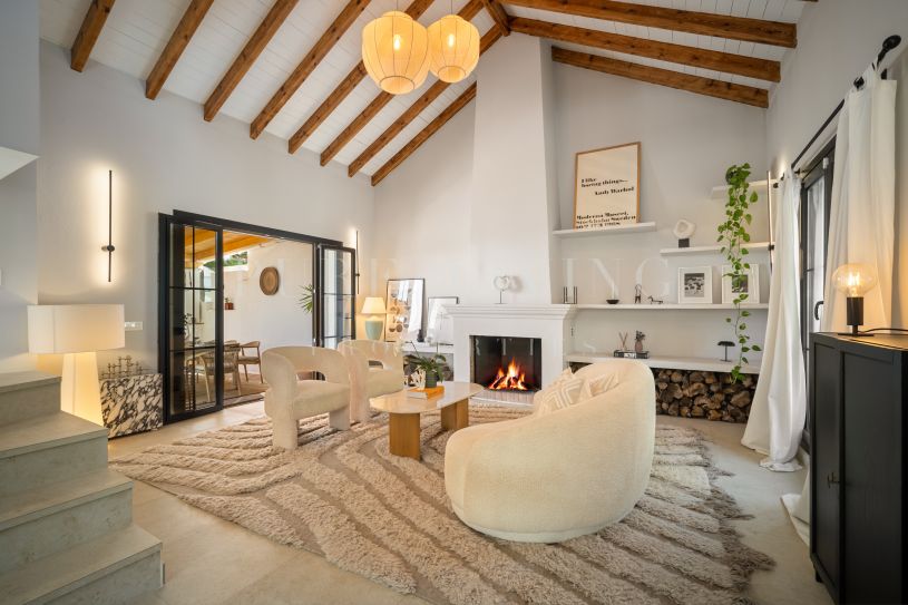 Gerenoveerde rijtjeswoning met vier slaapkamers in Marbella Hill Village, Marbella Golden Mile