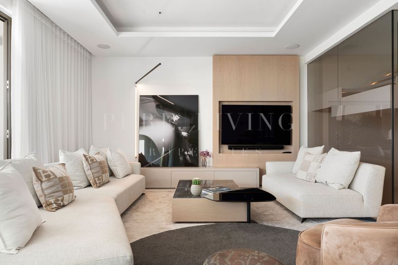 Villa Jumelée Contemporaine de 4 Chambres avec Vue sur Mer et Piscine sur le Toit à Celeste, Nueva Andalucía