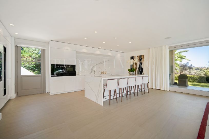 Luxury Frontline Golf Villa in Nueva Andalucía