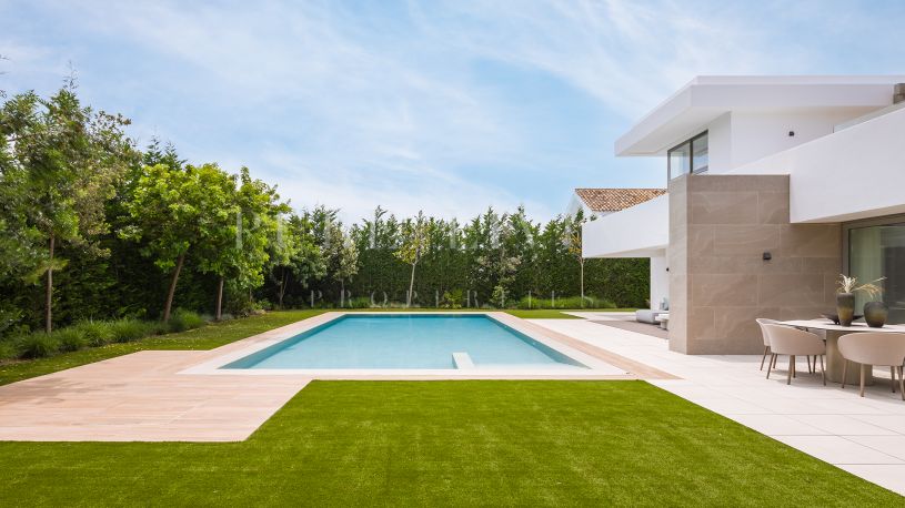 Sophisticated contemporary villa in El Paraiso, Estepona New Golden Mile