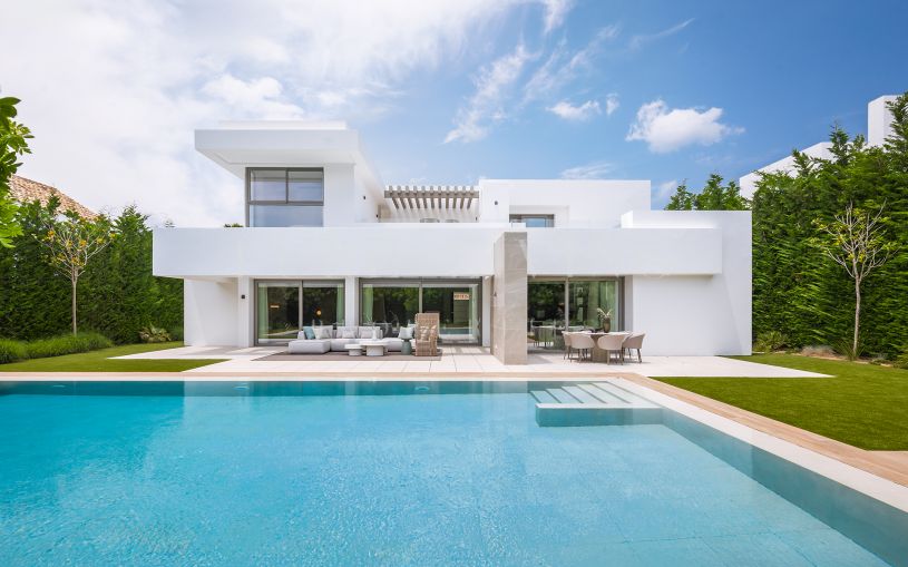 Sophisticated contemporary villa in El Paraiso, Estepona New Golden Mile