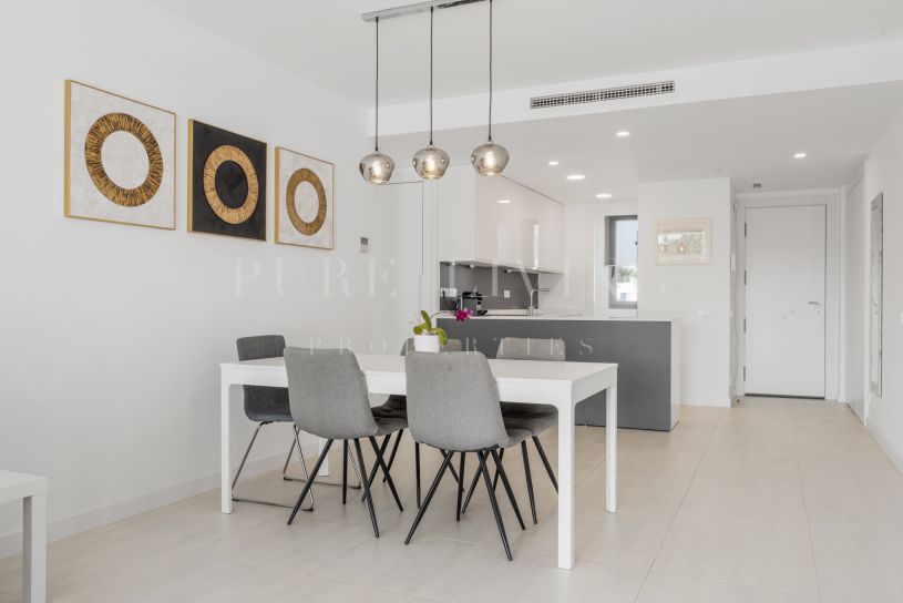 Penthouse contemporain avec grande terrasse et vue dégagée