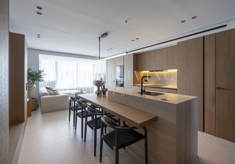 Beautifully Renovated 3-Bedroom Apartment in Marbella’s Prestigious Centre – Steps from the Beach